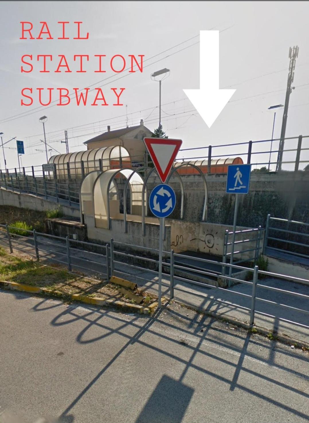 דירות פלקונרה מריטימה Al Castello - Aeroporto Delle Marche - Ancona מראה חיצוני תמונה